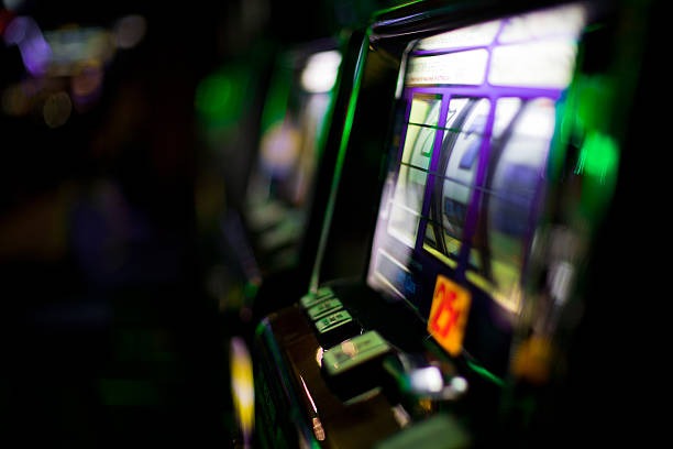 Roda American Roulette dengan slot 0, 00, dan angka-angka di platform apk selot